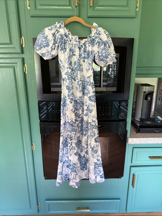 Reformation Dresses & Skirts - Reformation Blue and White Floral Puff-Sleeve Maxi Dress